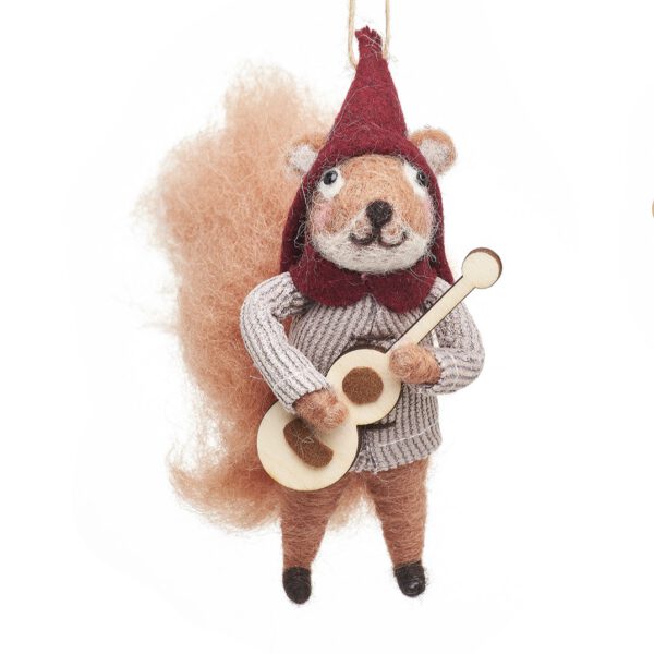 Weihnachtshänger aus Filz mit Eichhörnchen als Musikanten