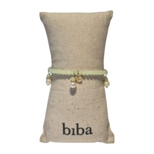 Hellgrünes Armband mit beigen Perlen - BIBA