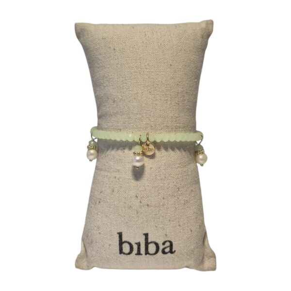 Hellgrünes Armband mit beigen Perlen - BIBA